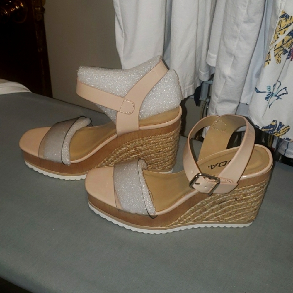 Nude wedges